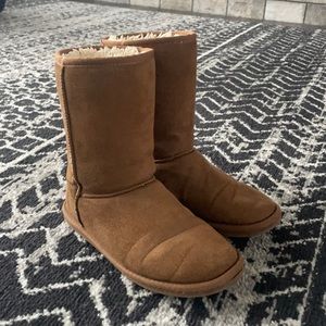 In good used condition pre-loved winter boots, size 8 camel color